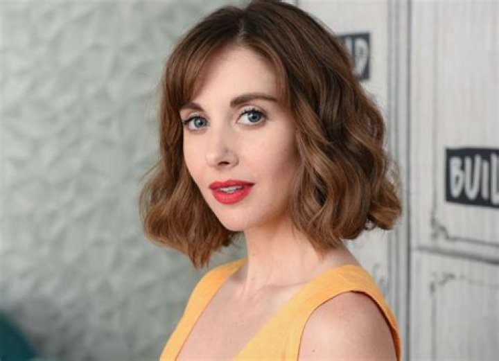 Alison Brie - Bio, Age, Net Worth, Single, Nationality, Facts