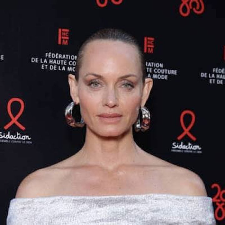 Amber Valletta - Bio, Age, Height, Net Worth, Facts, Nationality
