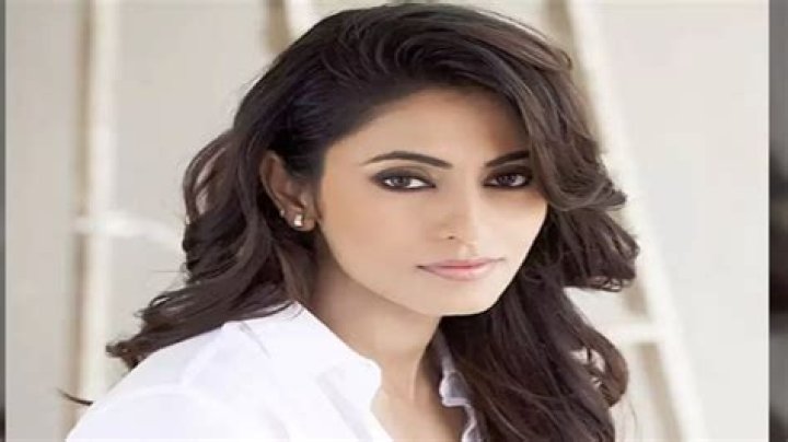 Anjali Siddiqui - Bio, Age, Net Worth, Height, Single, Nationality, Career