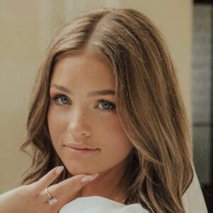 Ashlund Jade - Bio, Age, Net Worth, Height, Single, Nationality, Body Measurement, Career