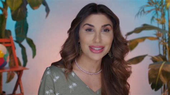 Bio, Age, Facts, Net Worth, Nationality, Height