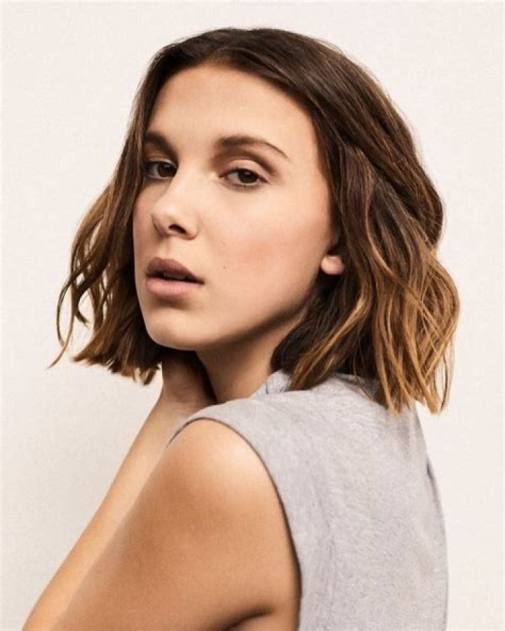 Carly Sarah - Bio, Age, Height, Single, Nationality, Body Measurement, Career