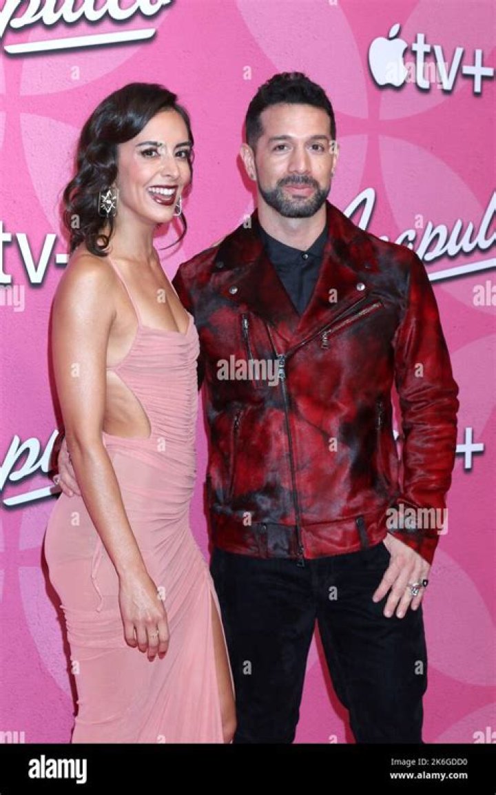 Celebrity couple with Gabriela Fresquez – Biography Mask