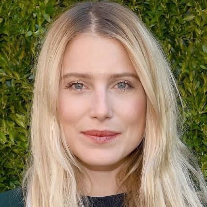 Dree Hemingway - Bio, Age, Career, Height, Net Worth, Facts