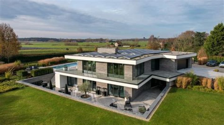 Gio Latooy - Bio, Age, Net Worth, Height, In Relation, Nationality, Career