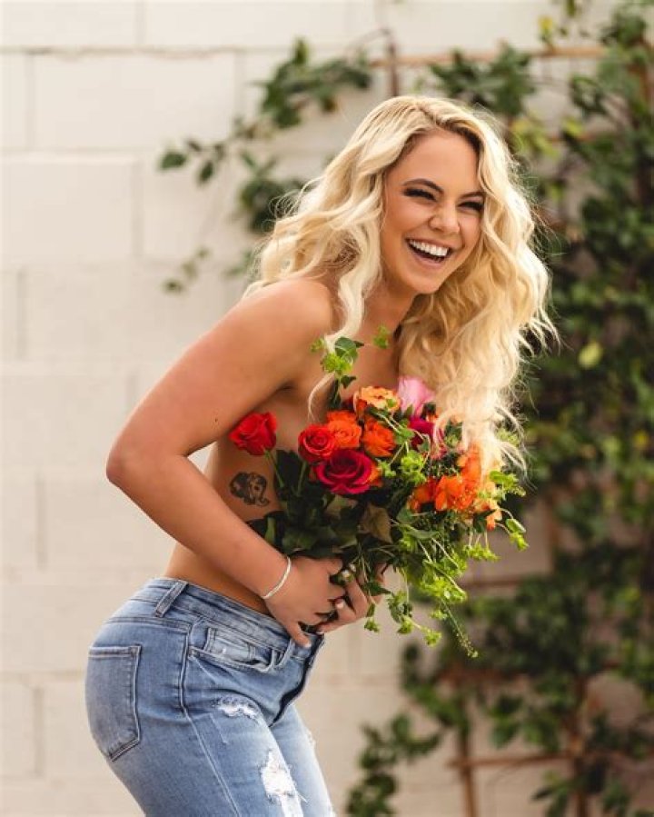 Kelsey Darragh - Bio, Age, Net Worth, Height, In Relation, Nationality, Body Measurement, Career