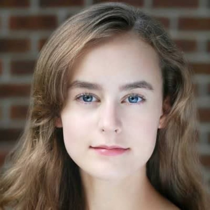 Leslie Powell - Bio, Age, Career, Net Worth, Single, Height, Facts