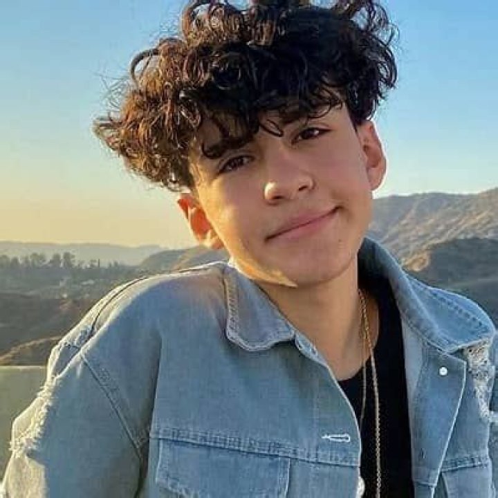 Marc Gomez - Bio, Age, Height, Single, Nationality, Body Measurement, Career
