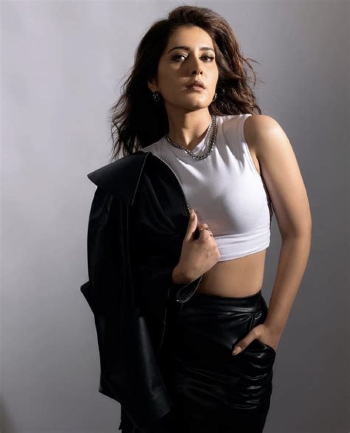Raashi Khanna - Bio, Age, Net Worth, Height, Divorce, Nationality, Career