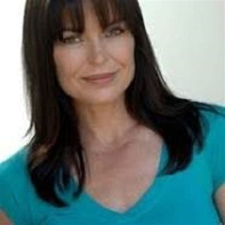 Renee Suran - Career, Bio, Nationality, Net Worth, Height, Facts