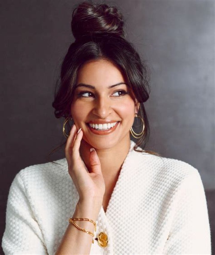 Richa Moorjani - Bio, Age, Net Worth, Height, Married, Nationality, Body Measurement, Career