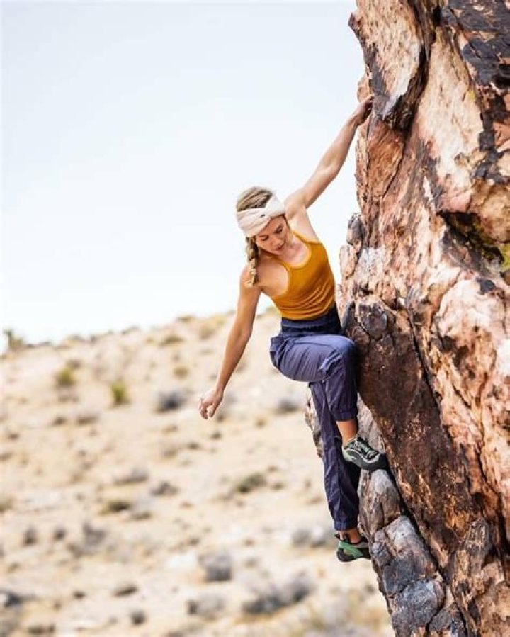 Sanni McCandless - Bio, Age, Net Worth, Salary, Height, Married, Nationality, Body Measurement, Career