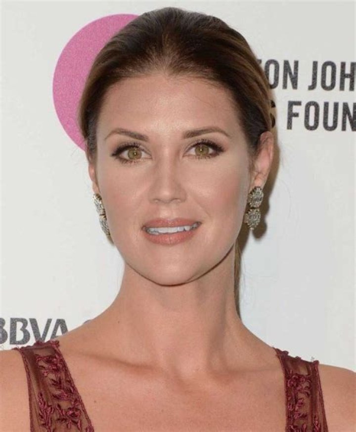 Sarah Lancaster - Bio, Age, Height, Net Worth, Facts, Nationality
