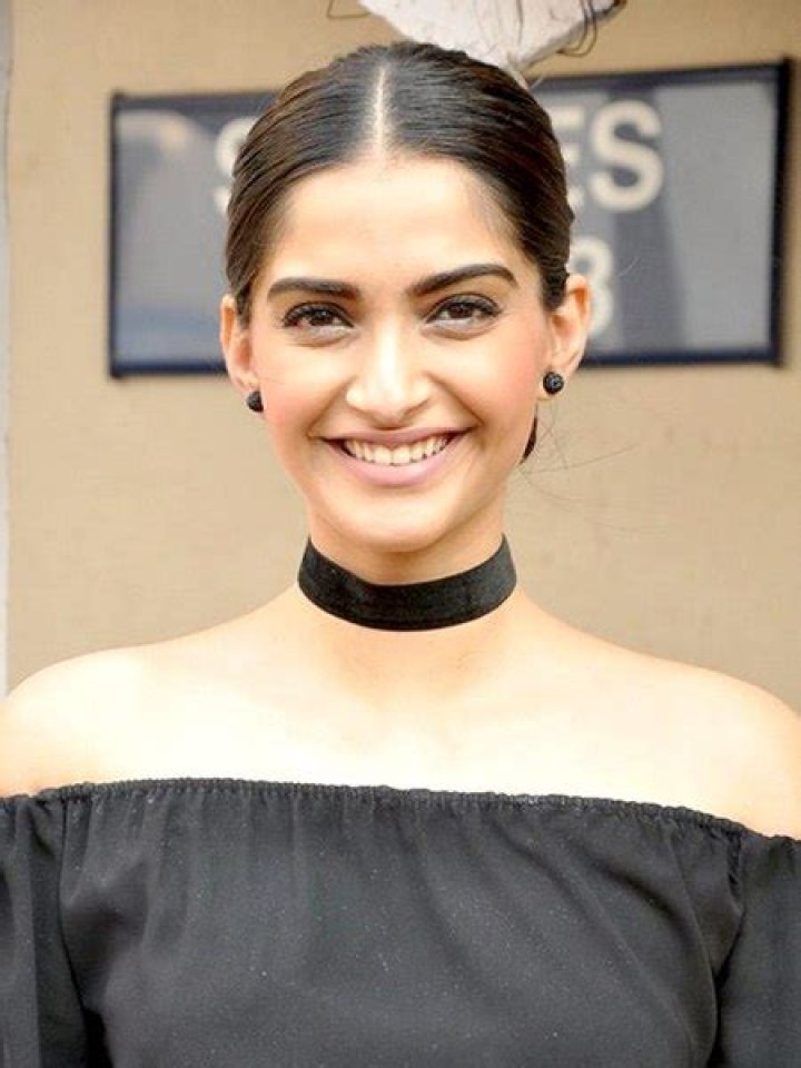 Sonam Kapoor - Bio, Age, Net Worth, Salary, Height, Single, Nationality
