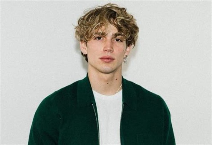 Vinnie Hacker - Bio, Age, Net Worth, Height, Single, Nationality, Career