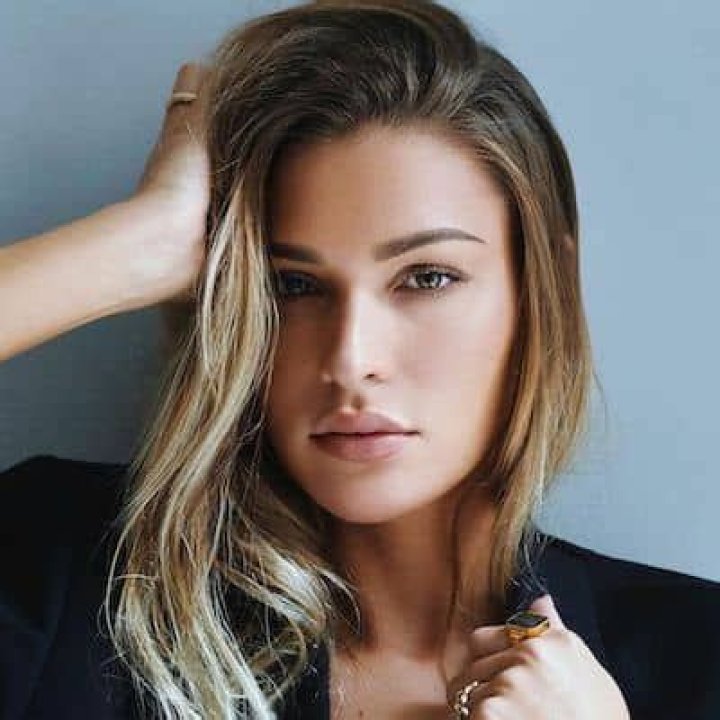 Zara Mcdermott - Bio, Age, Net Worth, Height, Single, Nationality, Body Measurement, Career